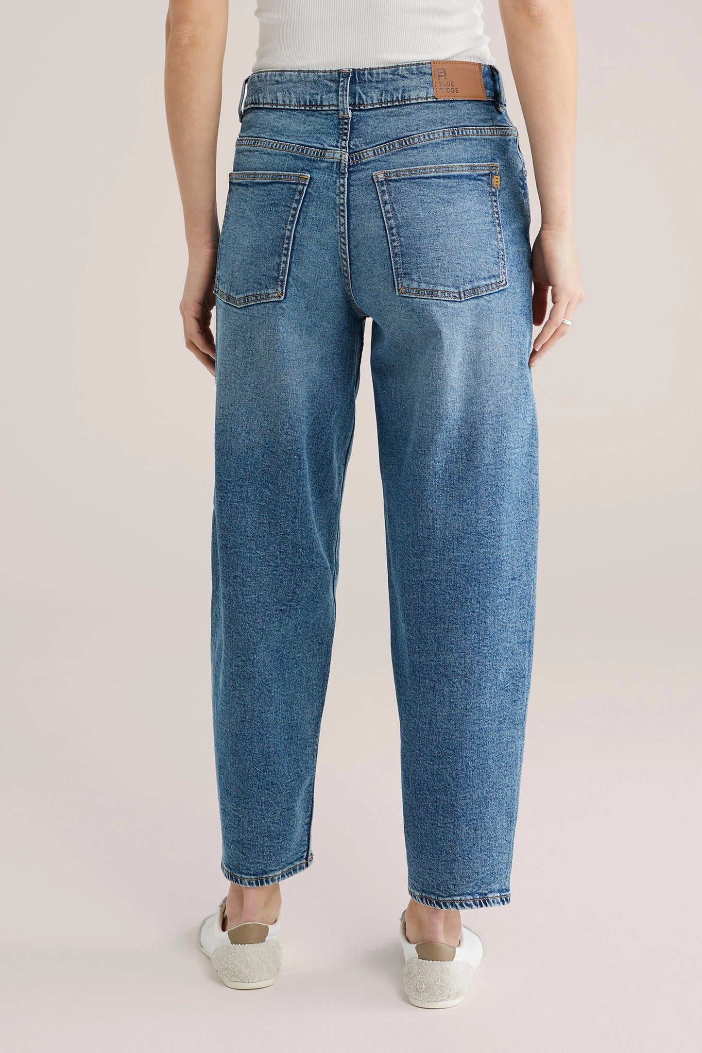 Jeans taille moyenne coupe fuselée