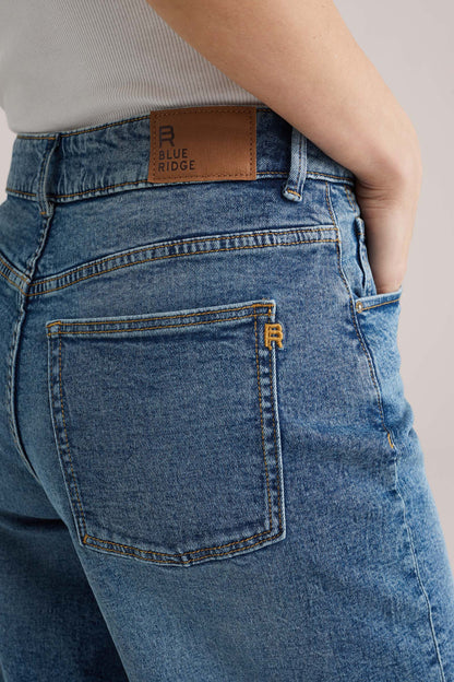 Jeans taille moyenne coupe fuselée