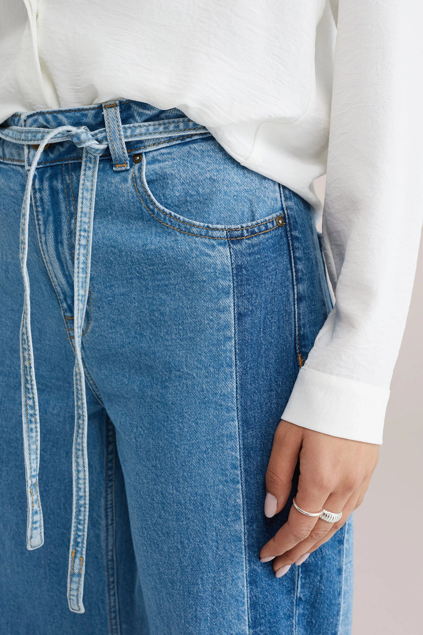 Jean taille haute à jambes larges